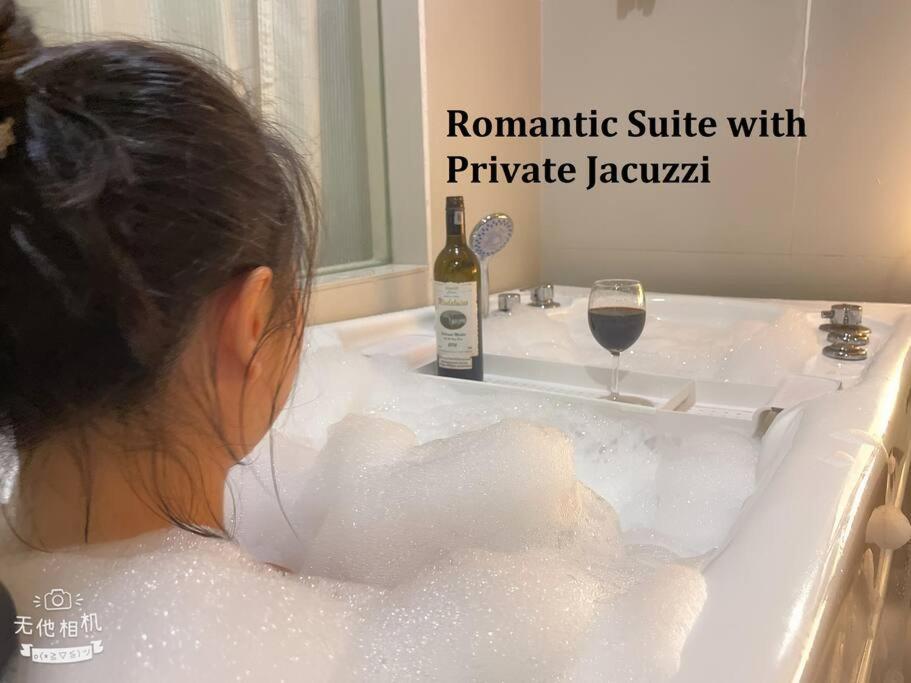 Romantic With Private Jacuzzi 176 Kuala Lumpur