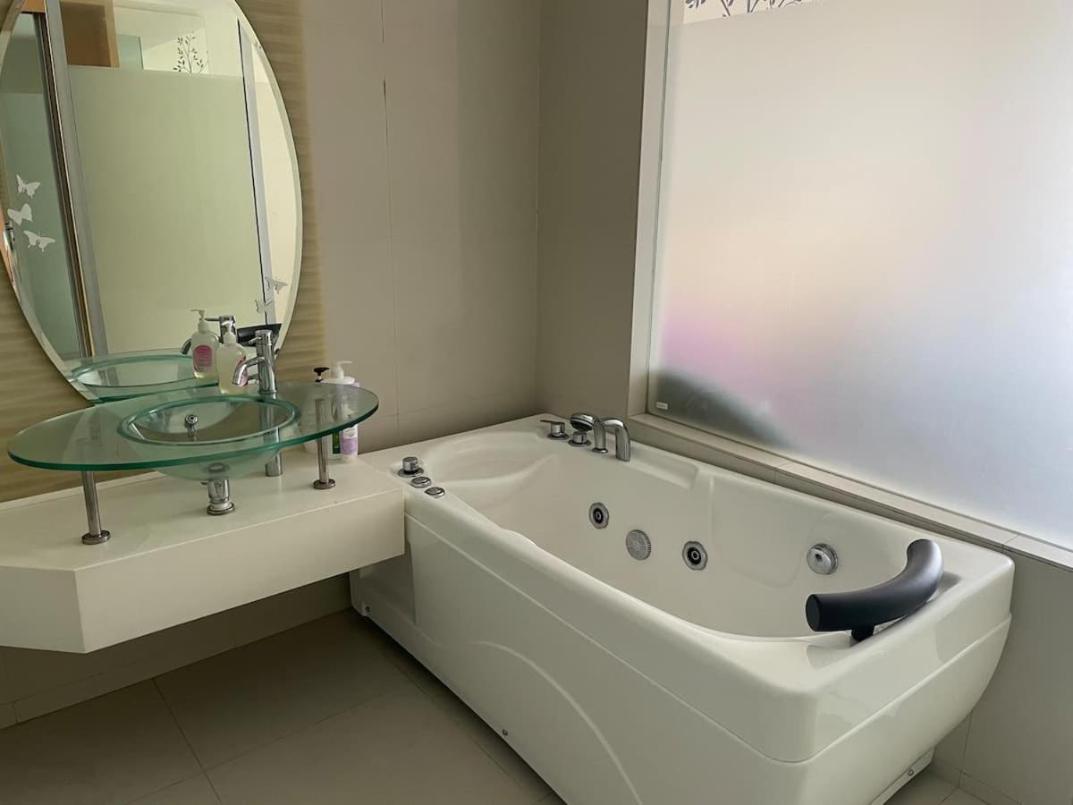 Romantic With Private Jacuzzi 176